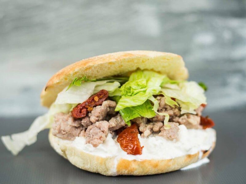 Panino con cavallo, Stracciatella e pomodori Secchi