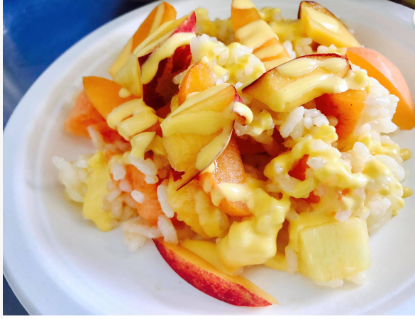 Insalata di riso con frutta